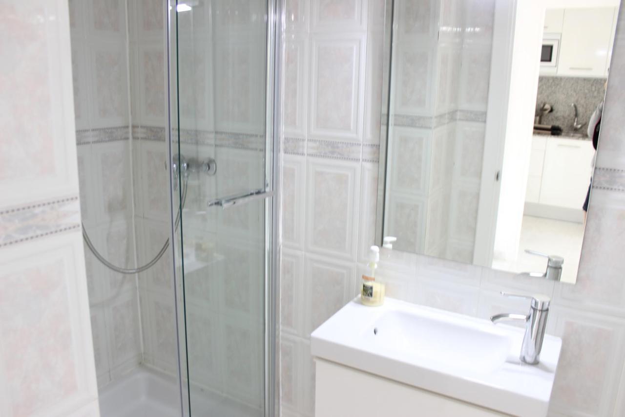 Beautiful Apartment In Front Of Beach, Pool, View Roses Dış mekan fotoğraf