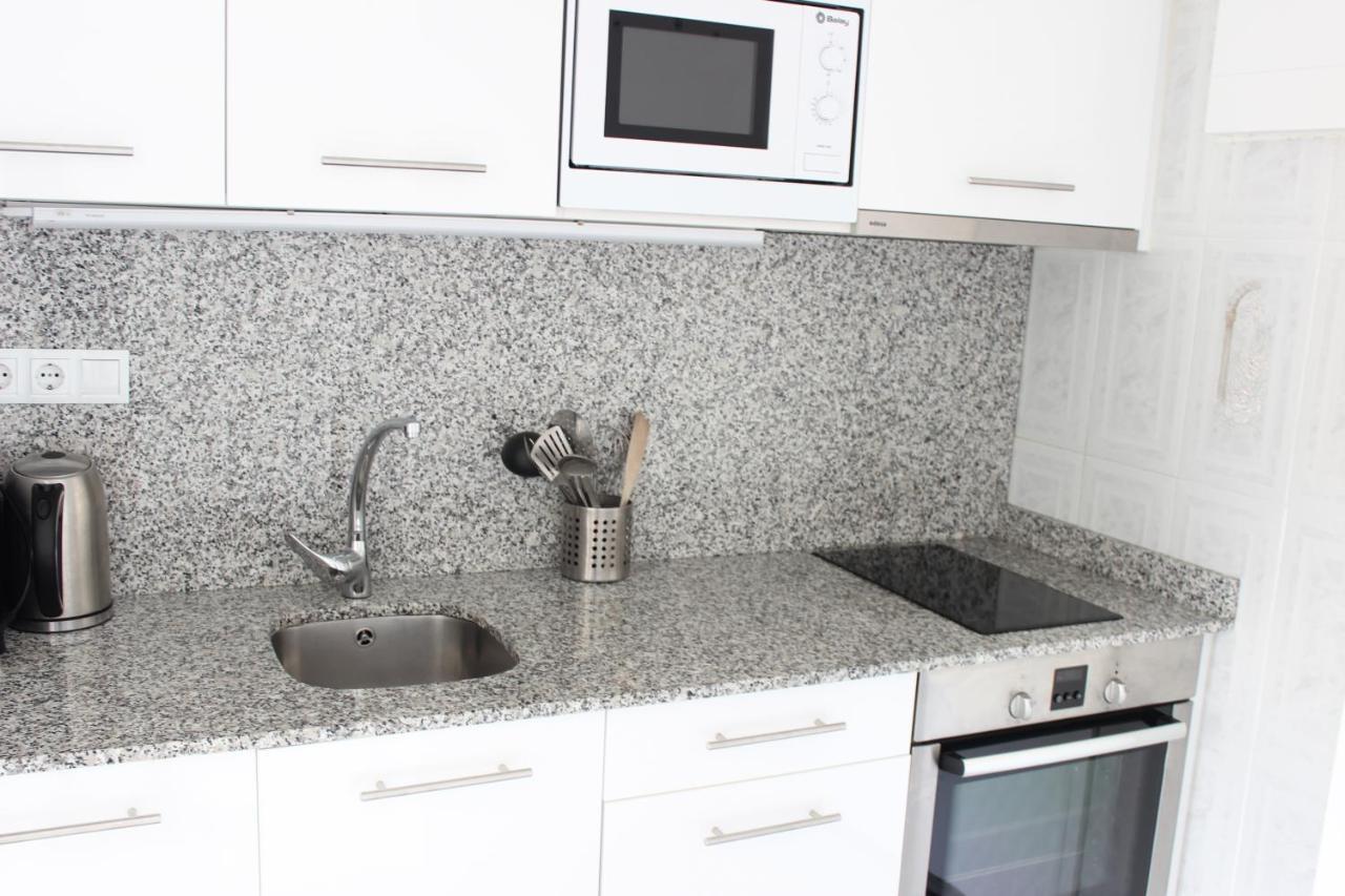 Beautiful Apartment In Front Of Beach, Pool, View Roses Dış mekan fotoğraf